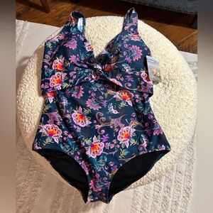 Seekers Essentials Australia, NWT size 8 black floral bathing suit